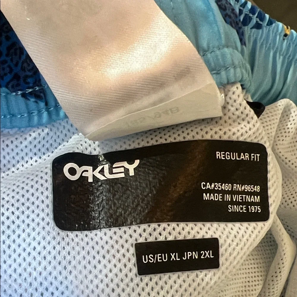 Oakley Toucan Tropics 16 Beach Blue Swim Trunks Shorts Men's Size XL